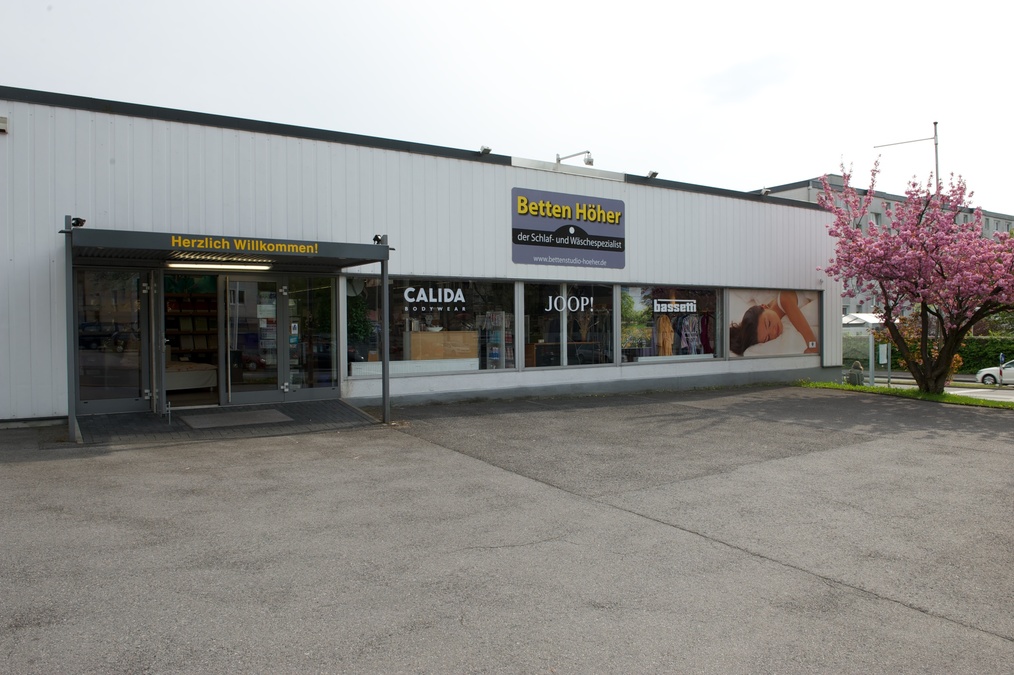 Haupteingang an der Löhdorferstraße